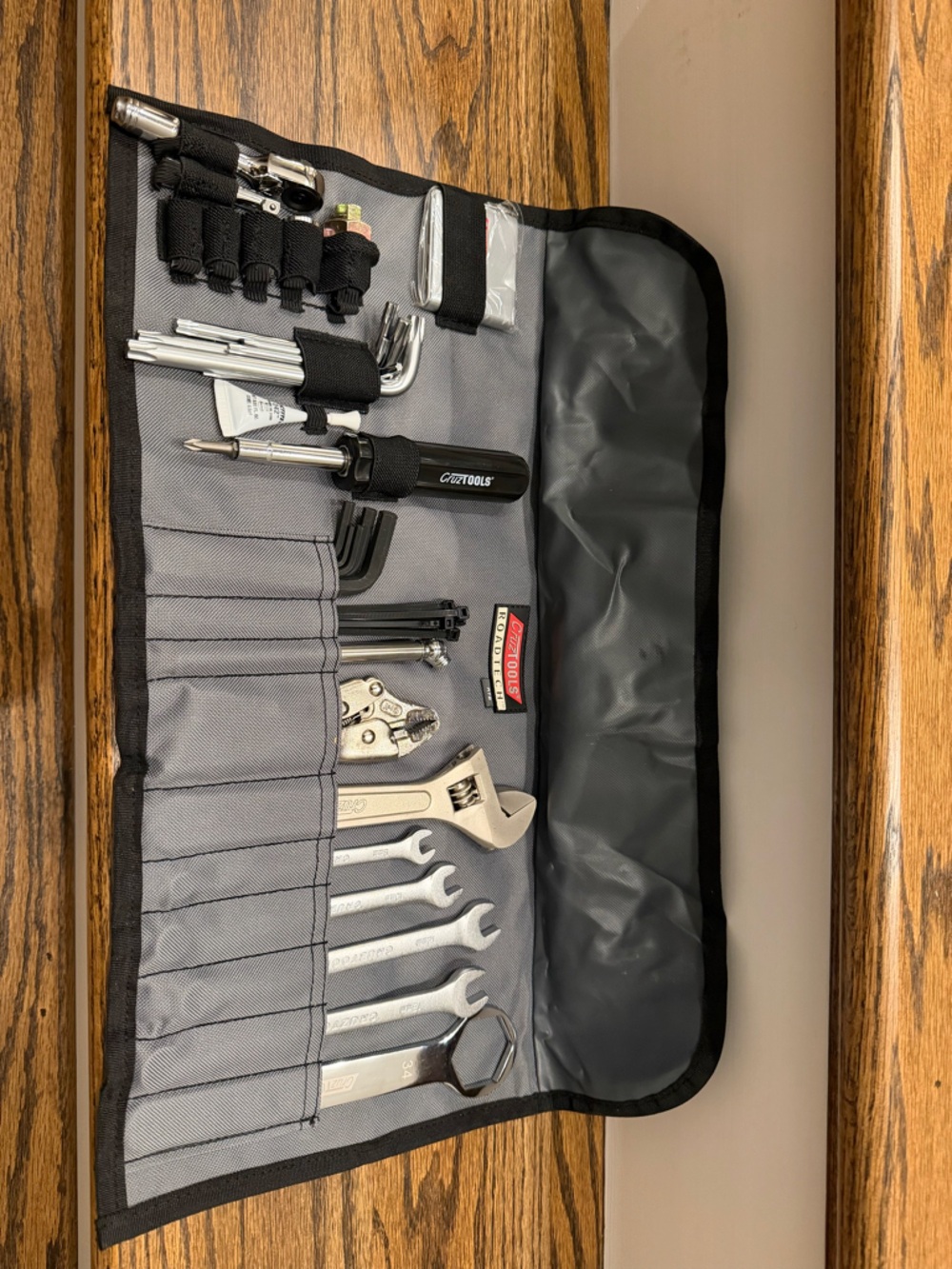 CruzTools RoadTech Hand Tools in Heavy-Duty, Roll-Up Pouch - BMW - Picture 5 of 6